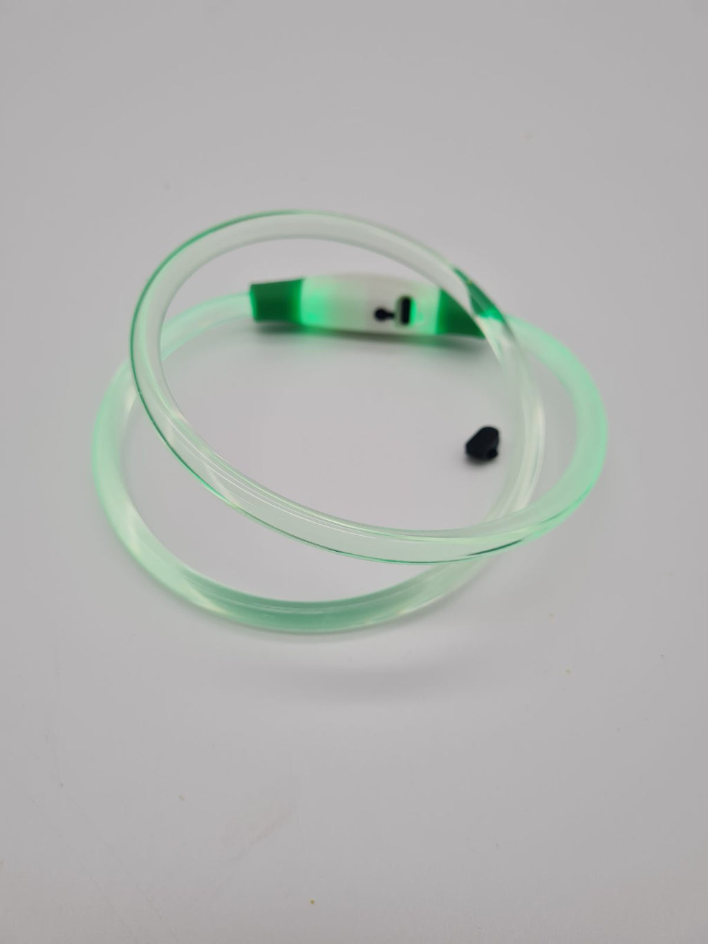 Rechargeable LED pet collar — photograph 1