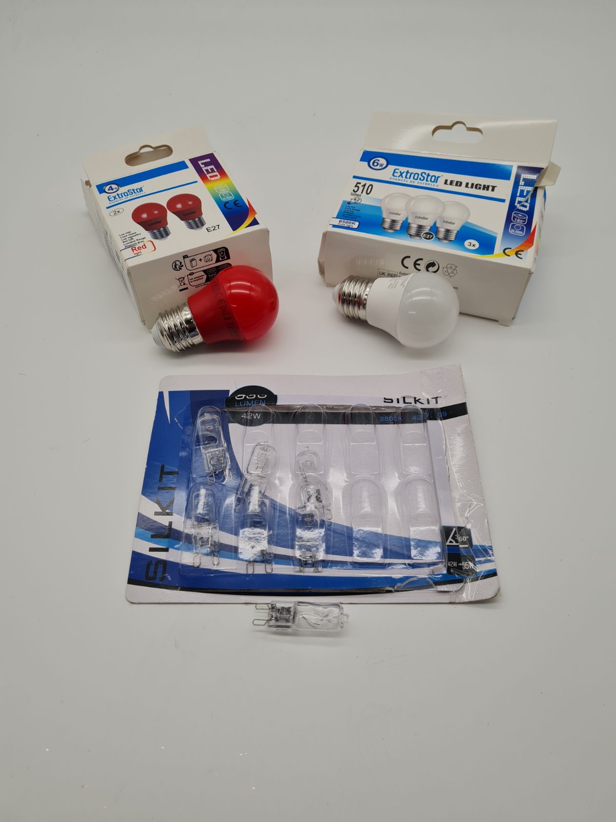Bundle of different lightbulbs — photograph 1