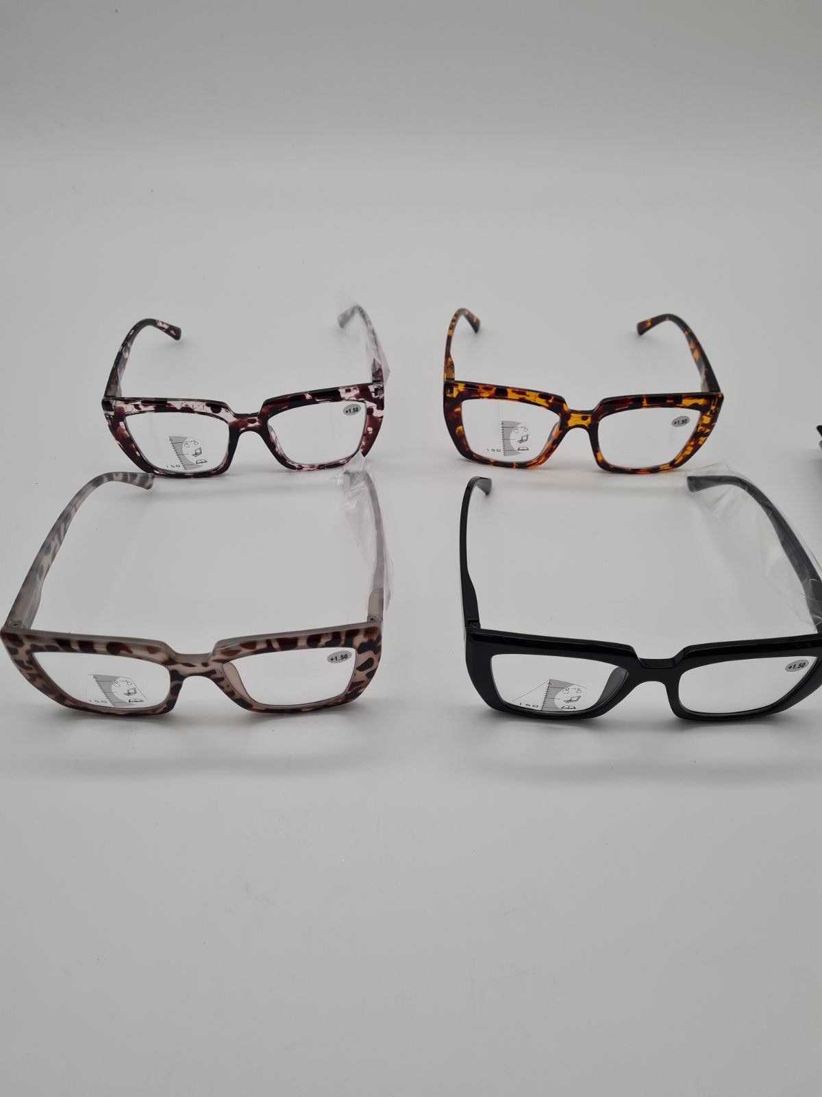 4-Pack Progressive Reading Glasses, Labelled +1.5 — photograph 1