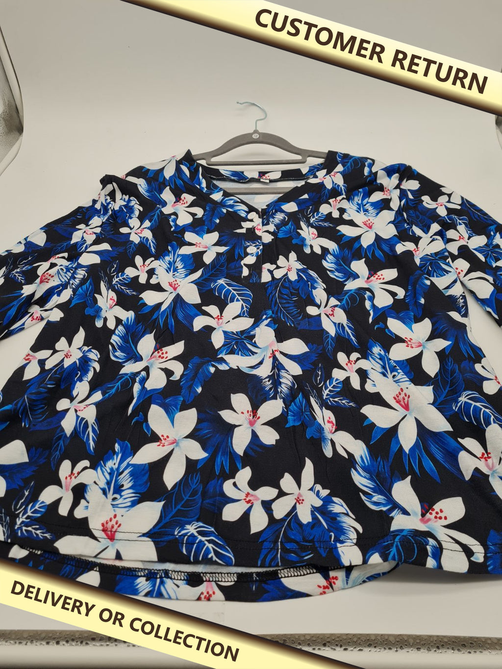 Ladies top size XL — photograph 1 — Customer return; auction delivery information shown on image