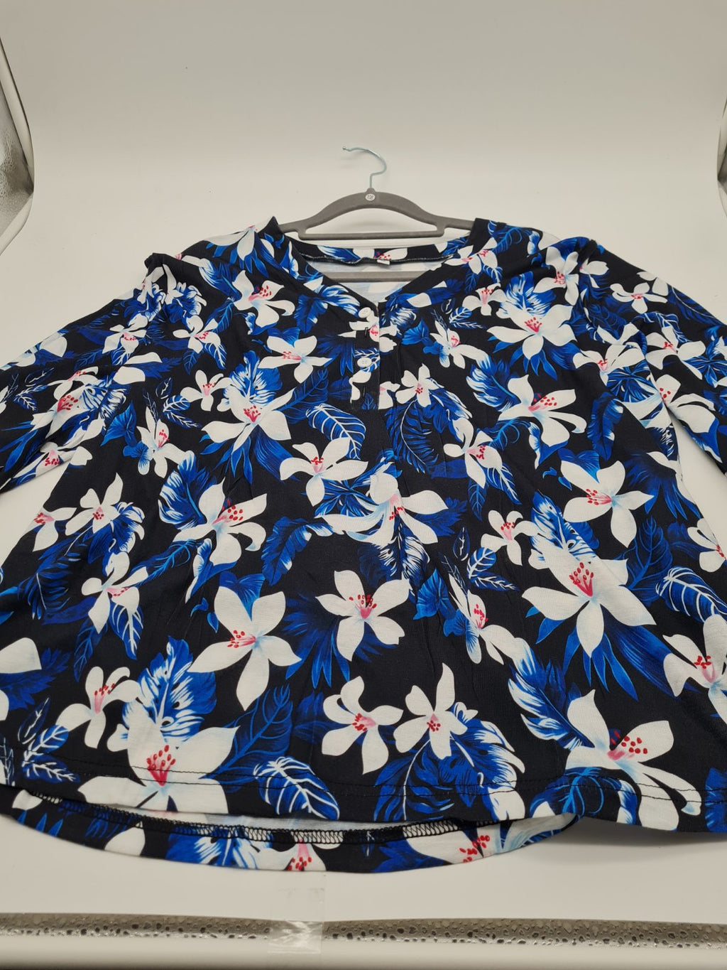 Ladies top size XL — photograph 1