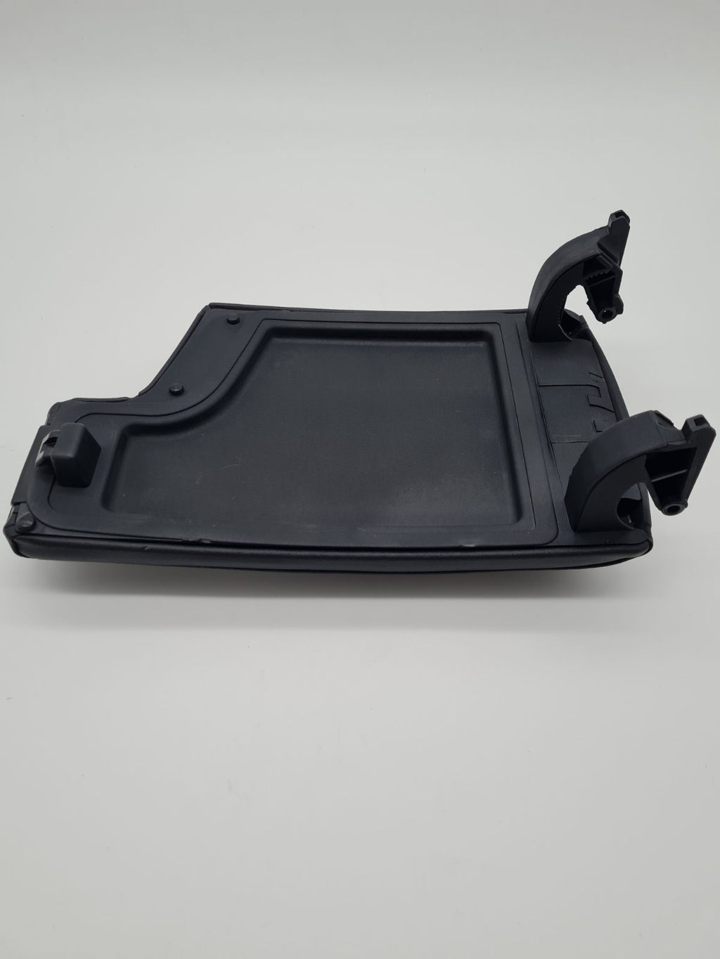 Vehicle Centre Console Armrest Lid — photograph 2