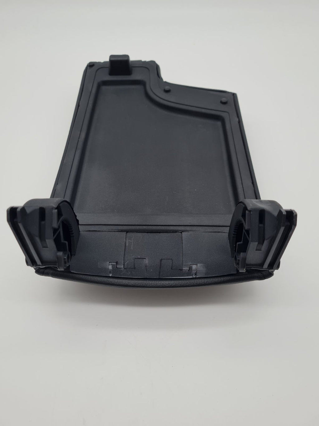 Vehicle Centre Console Armrest Lid — photograph 3
