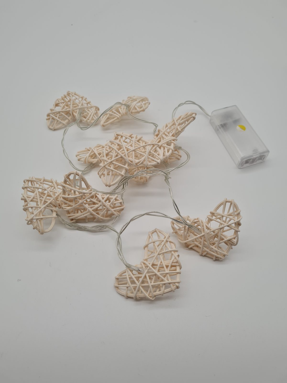 Woven Heart Battery-Powered String Lights — photograph 2