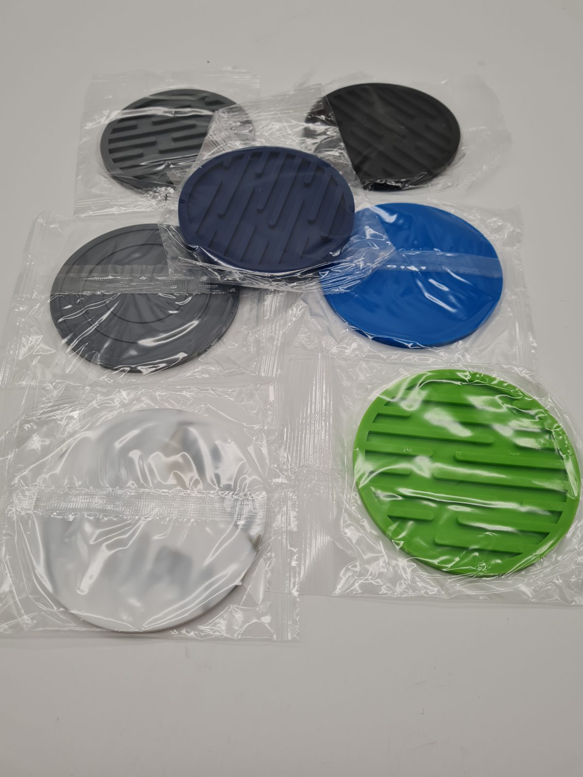 Set of 7 Round Silicone Drinks Coasters — photograph 2