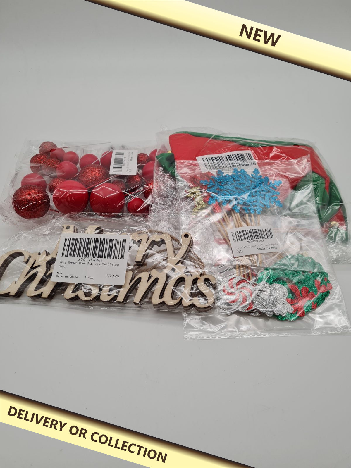Bundles of 4 Christmas Decorations items. — photograph 1 — New; auction delivery information shown on image