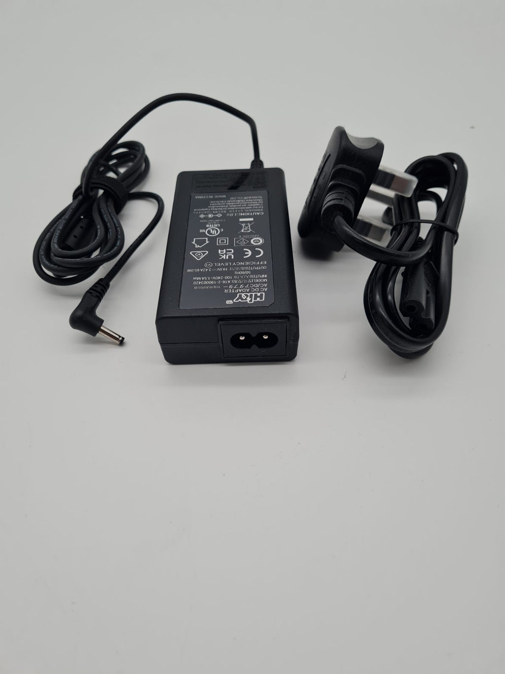 HKY 65W AC Adapter — photograph 4
