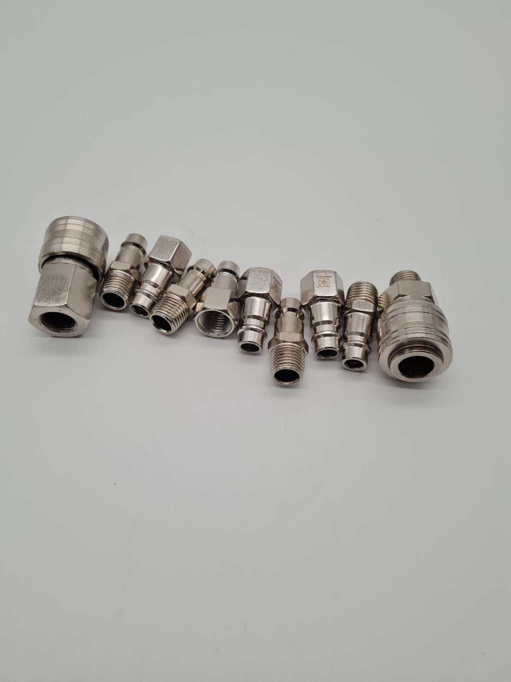 10-Piece Pneumatic Quick-Release Coupler and Plug Set — photograph 3