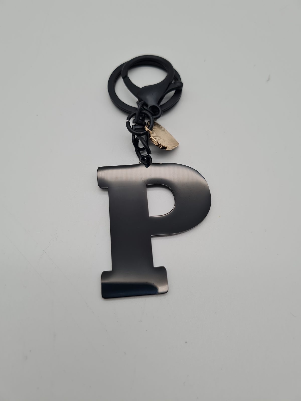 Letter P initial keyring and bag charm — photograph 1