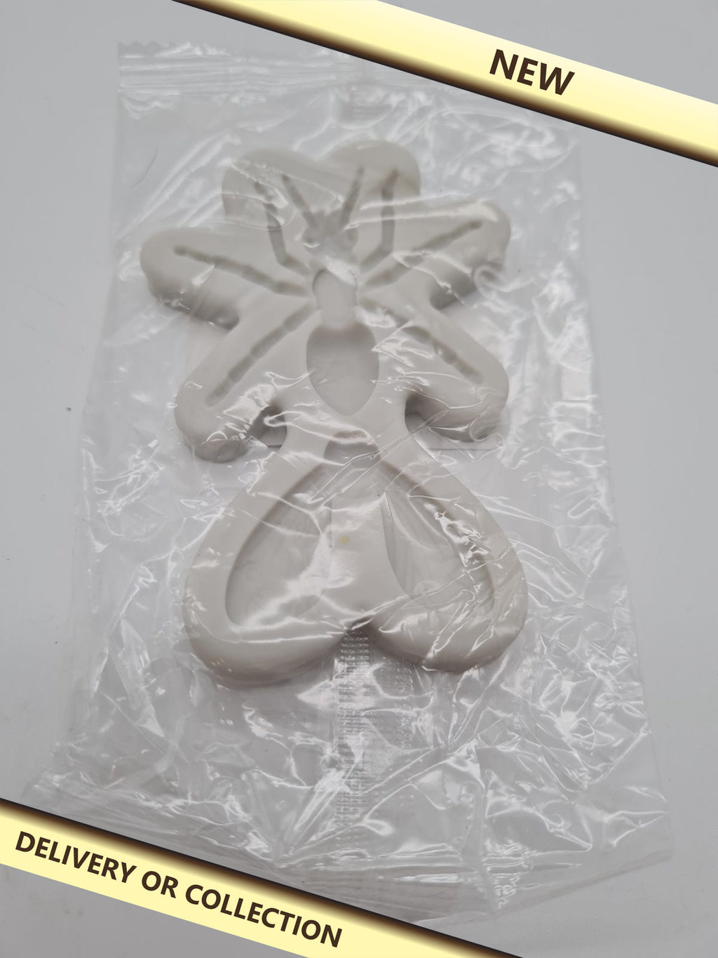 Insect-Shaped Fondant and Clay Cutters — photograph 1 — New; auction delivery information shown on image