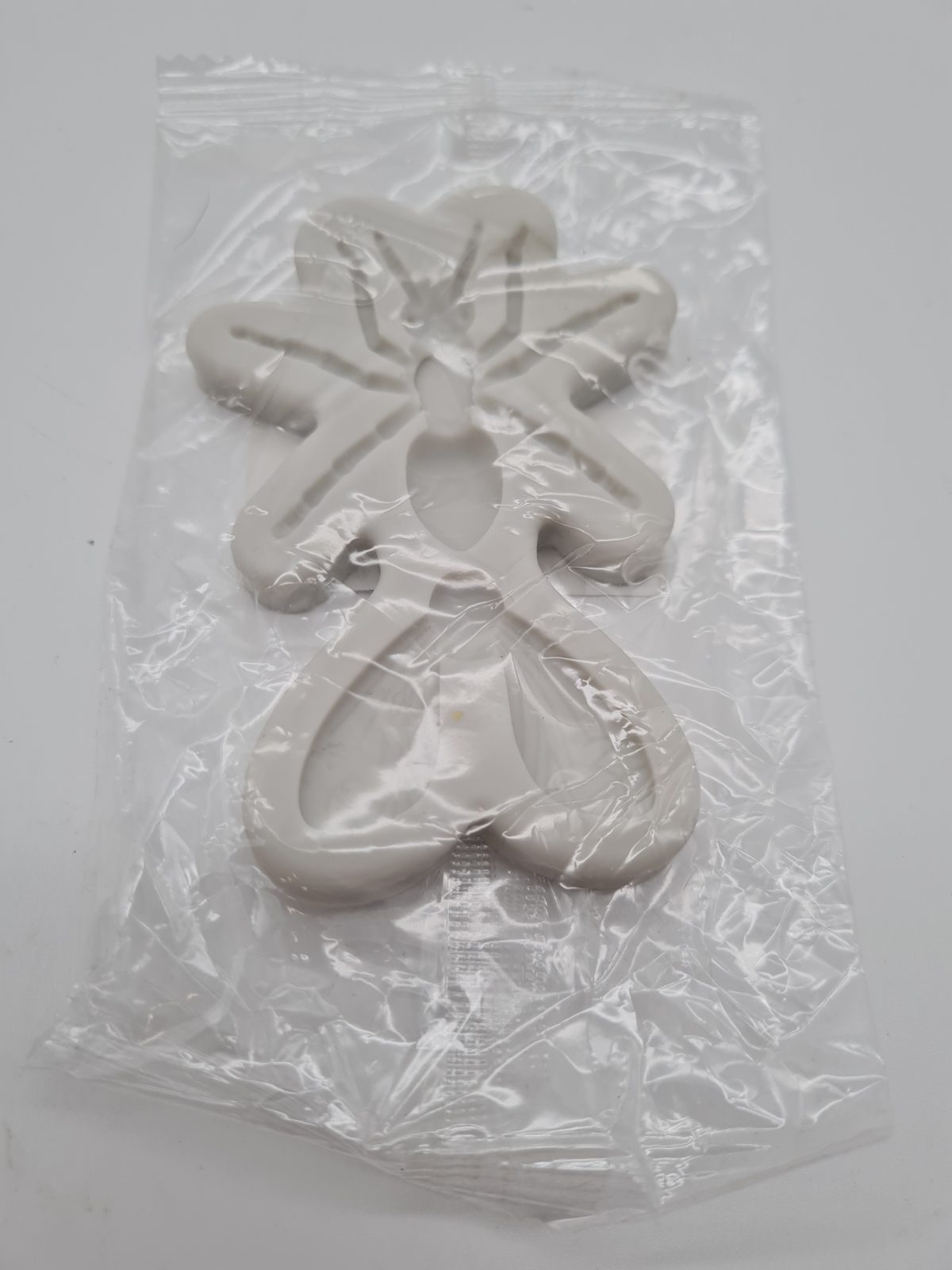 Insect-Shaped Fondant and Clay Cutters — photograph 1