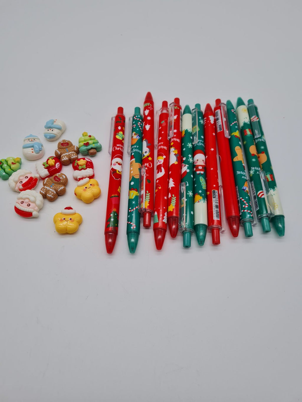 Christmas-Themed Pen and Novelty Eraser Set — photograph 3
