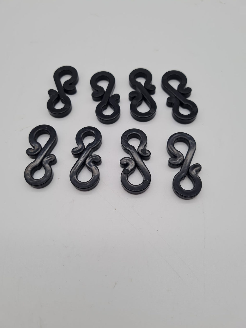 Plastic black S Hooks — photograph 2