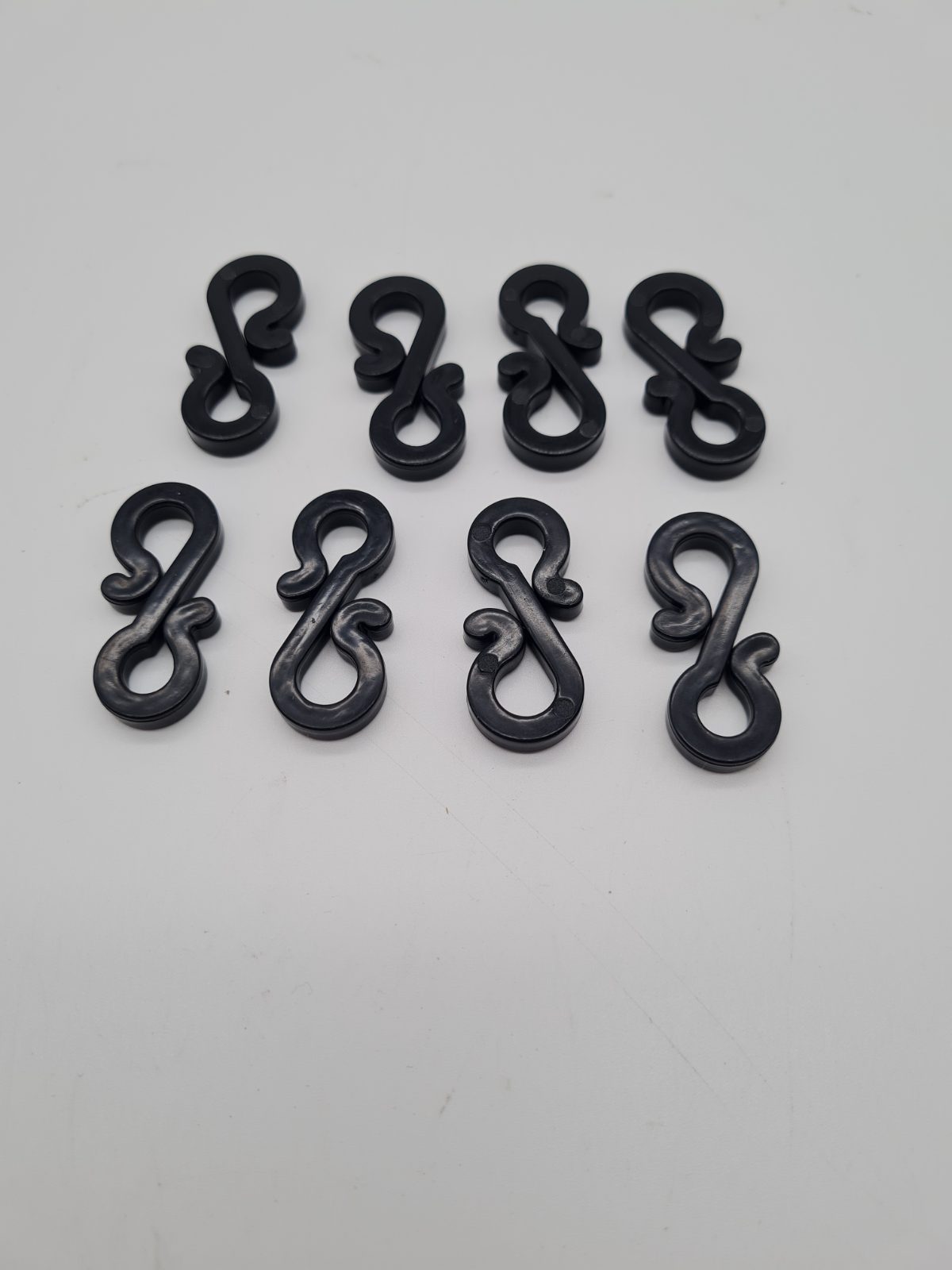Plastic black S Hooks — photograph 2