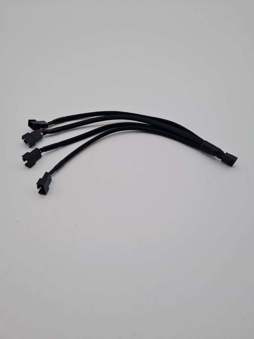 5-Way 4-Pin PWM PC Fan Splitter Cable — photograph 1