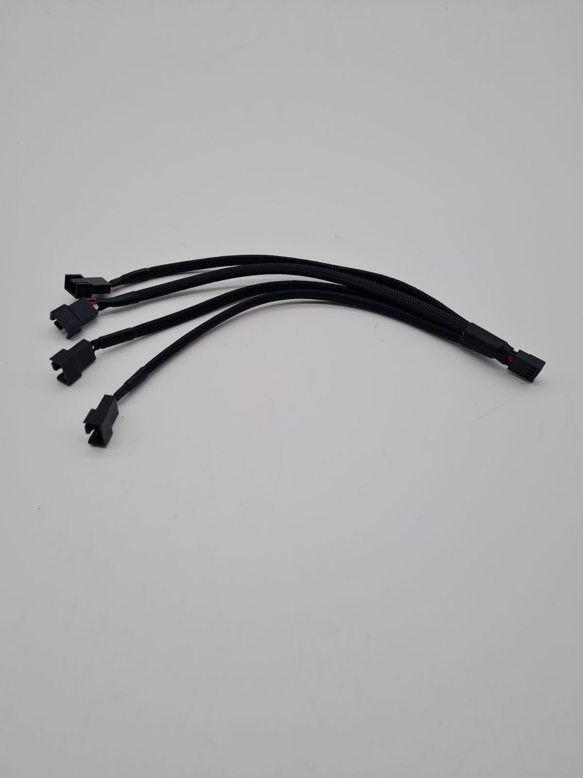 5-Way 4-Pin PWM PC Fan Splitter Cable — photograph 1