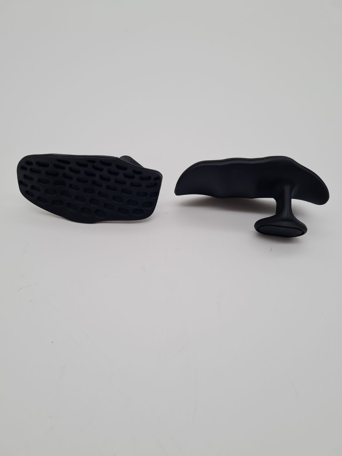 Pair of Hand Grip Strengtheners — photograph 2