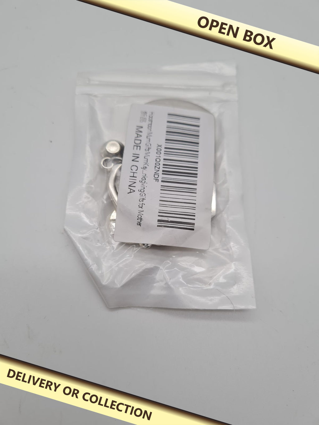 Dear Mum engraved heart keyring — photograph 1 — Open box; auction delivery information shown on image