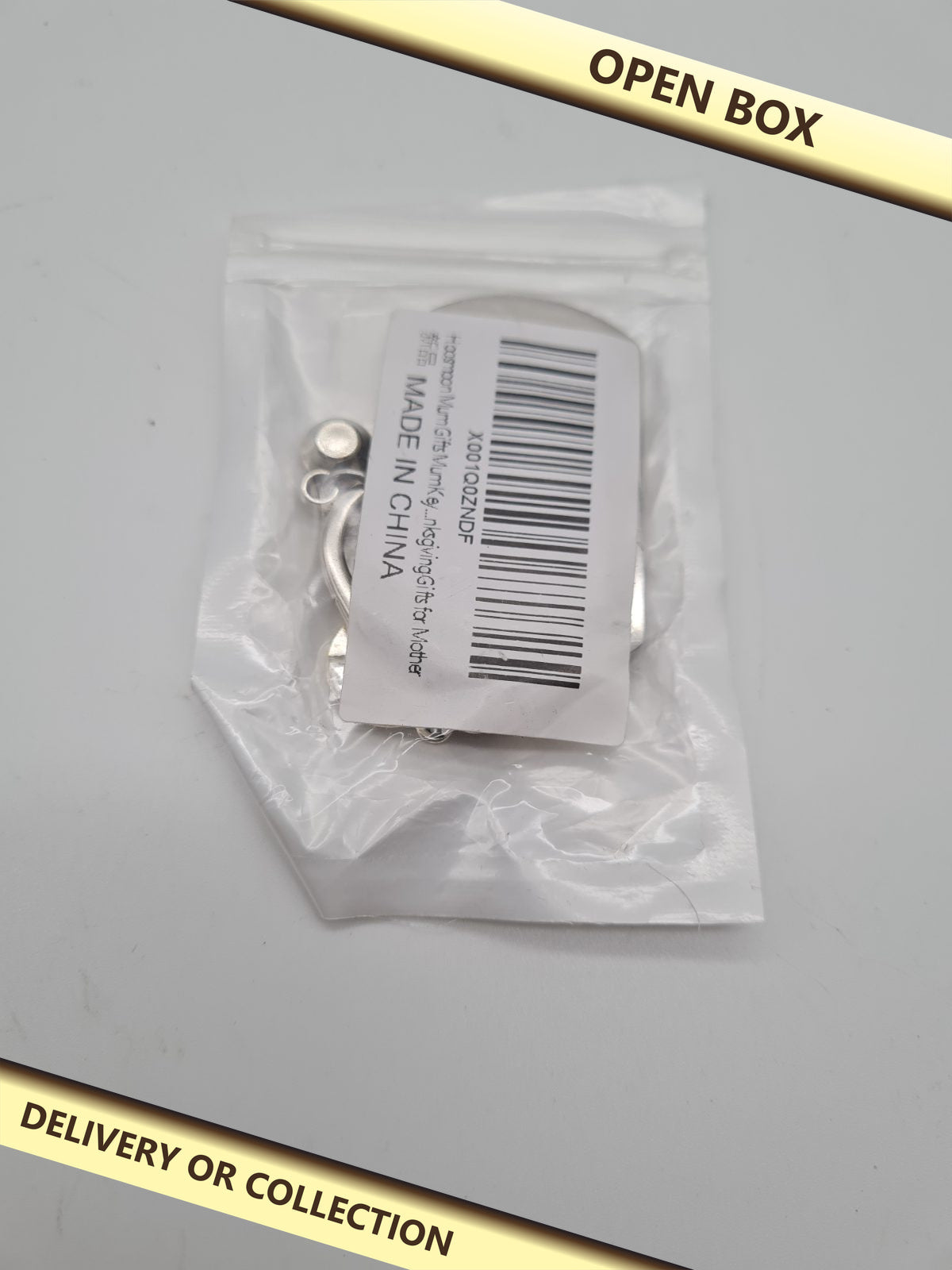 Dear Mum engraved heart keyring — photograph 1 — Open box; auction delivery information shown on image