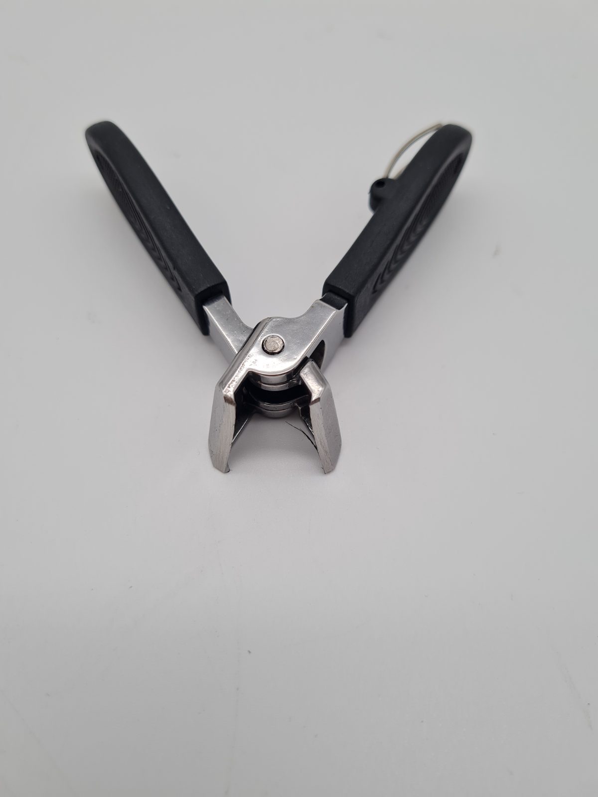 Wide-Jaw Angled Nail Clippers — photograph 2
