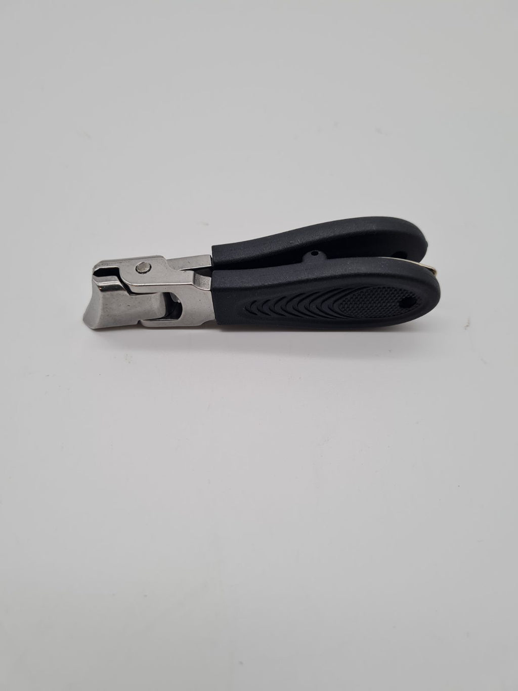 Wide-Jaw Angled Nail Clippers — photograph 1