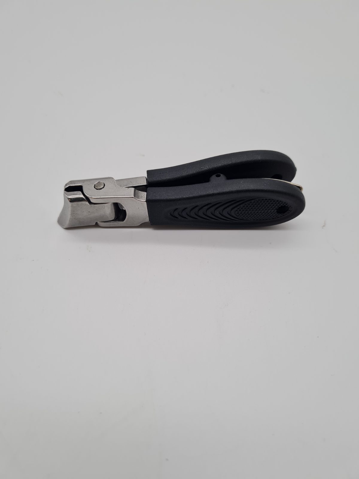 Wide-Jaw Angled Nail Clippers — photograph 1
