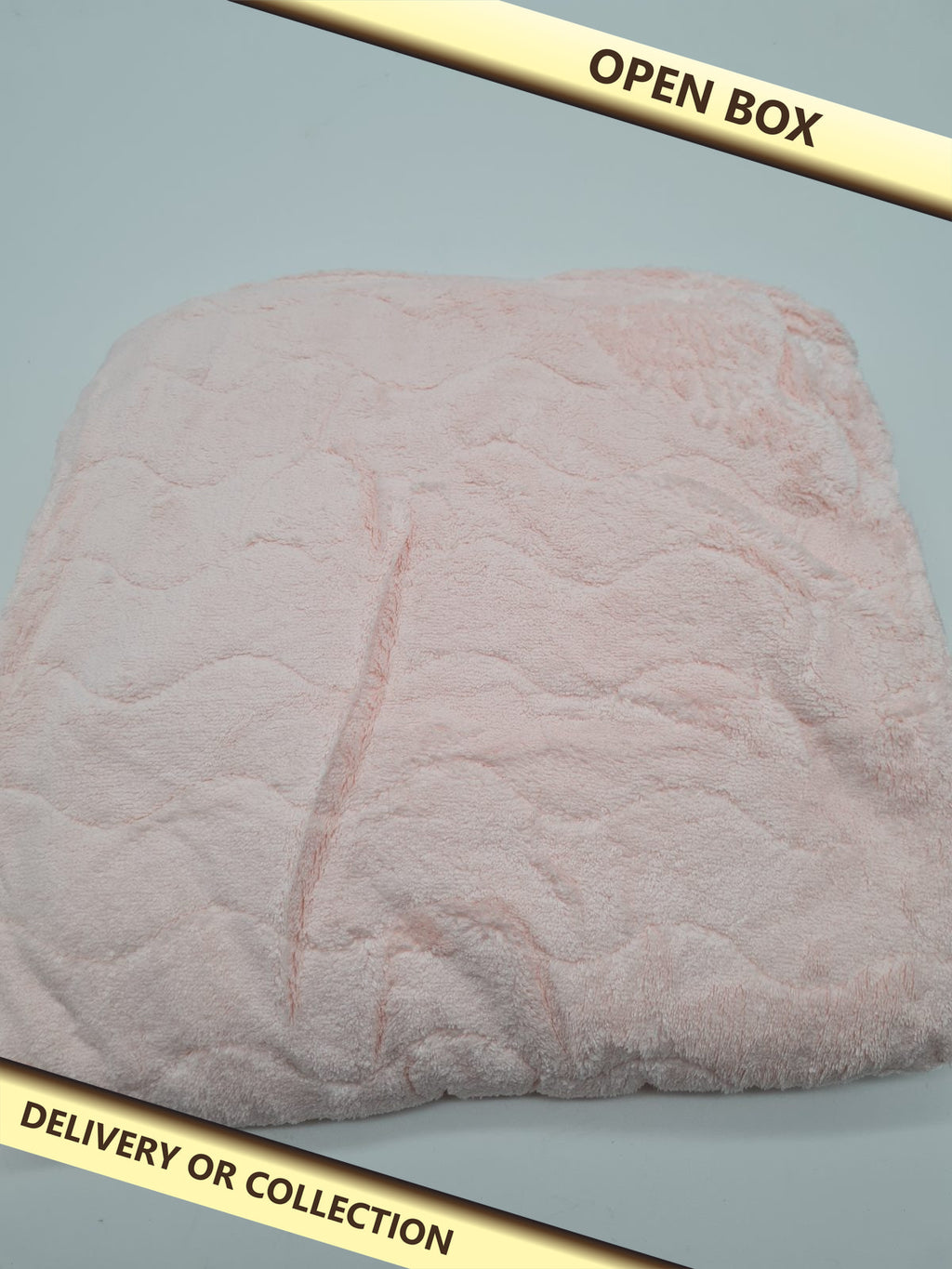 Pink Baby Towel 70 x 140 — photograph 1 — Open box; auction delivery information shown on image