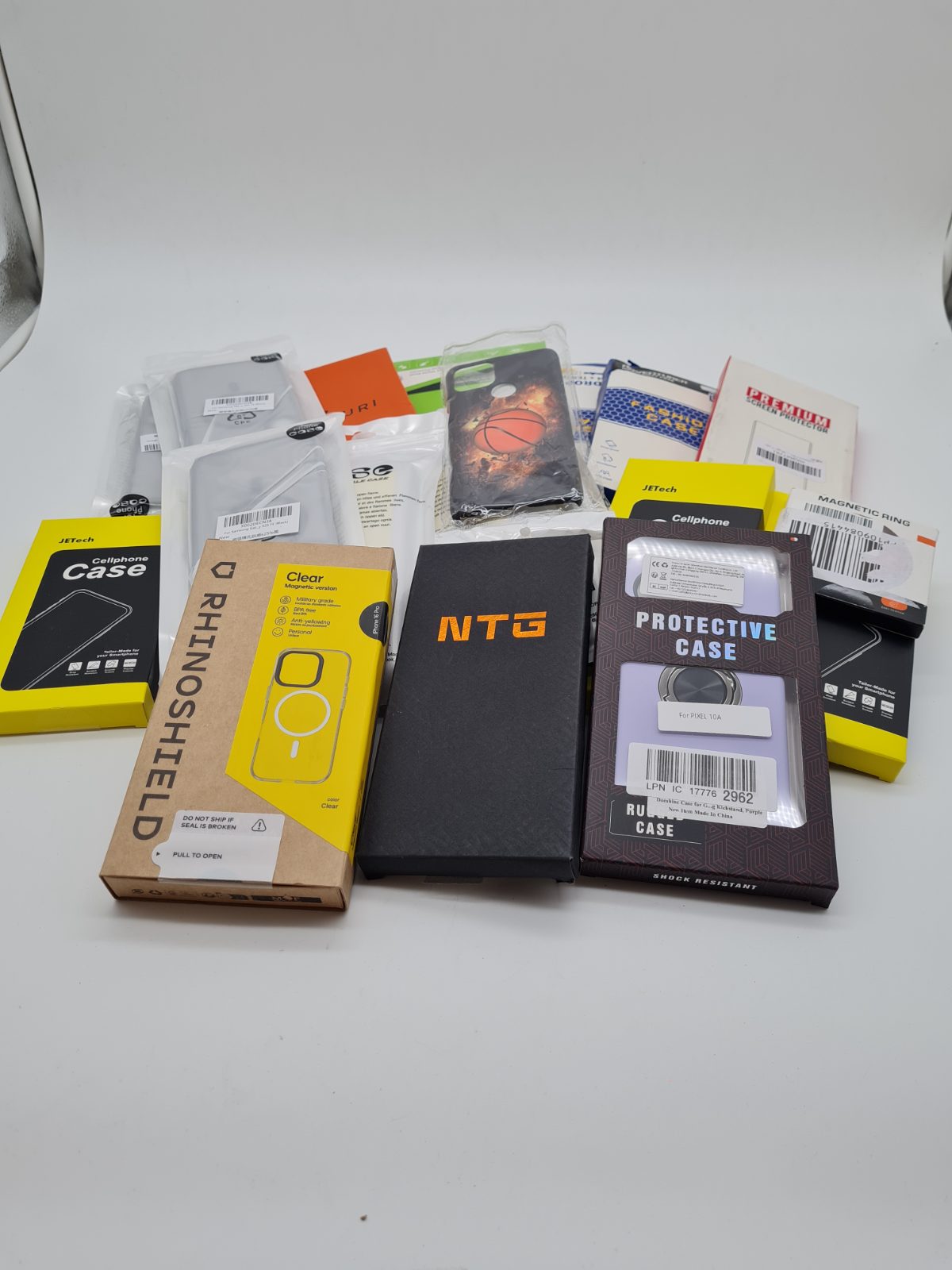 Phone cases and accessories bundle — photograph 2