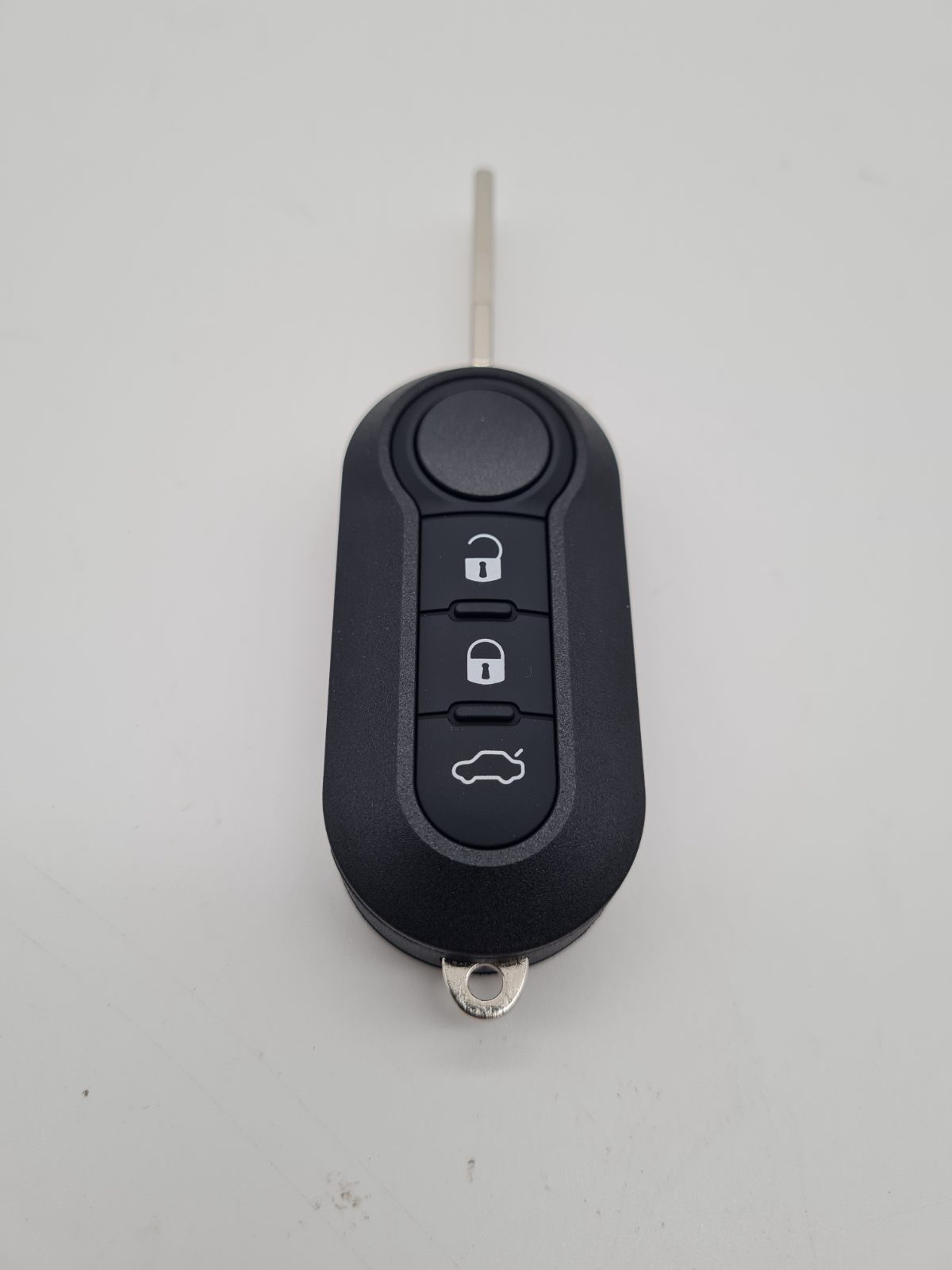 Three-Button Car Key Fob Shell with Uncut Blade — photograph 2
