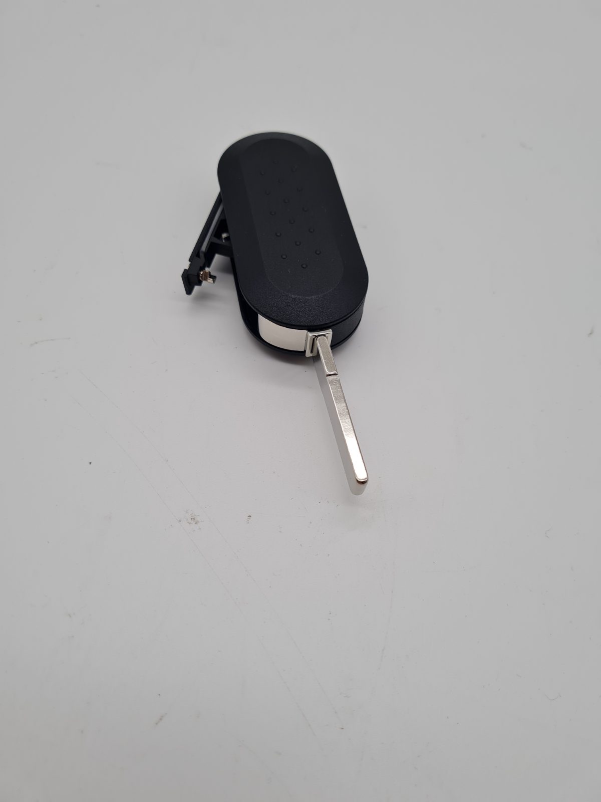 Three-Button Car Key Fob Shell with Uncut Blade — photograph 3