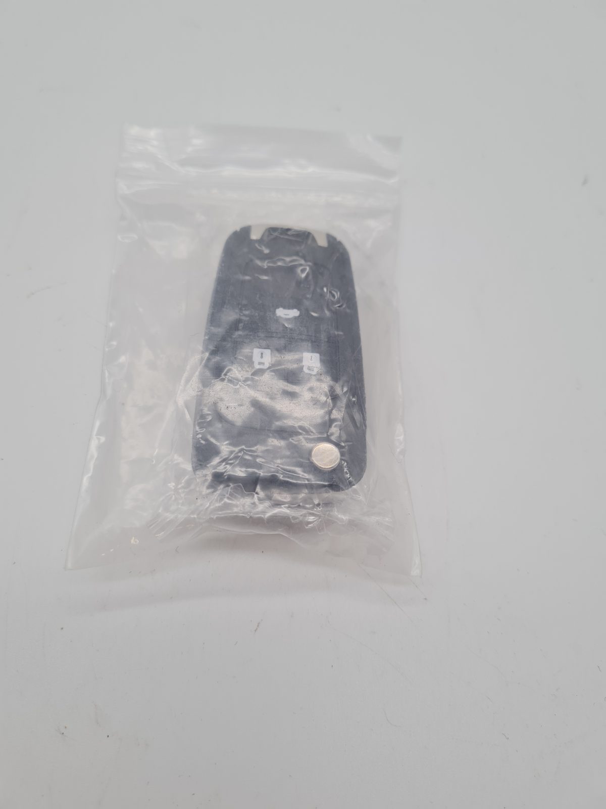 3-Button Flip Car Key Fob — photograph 3