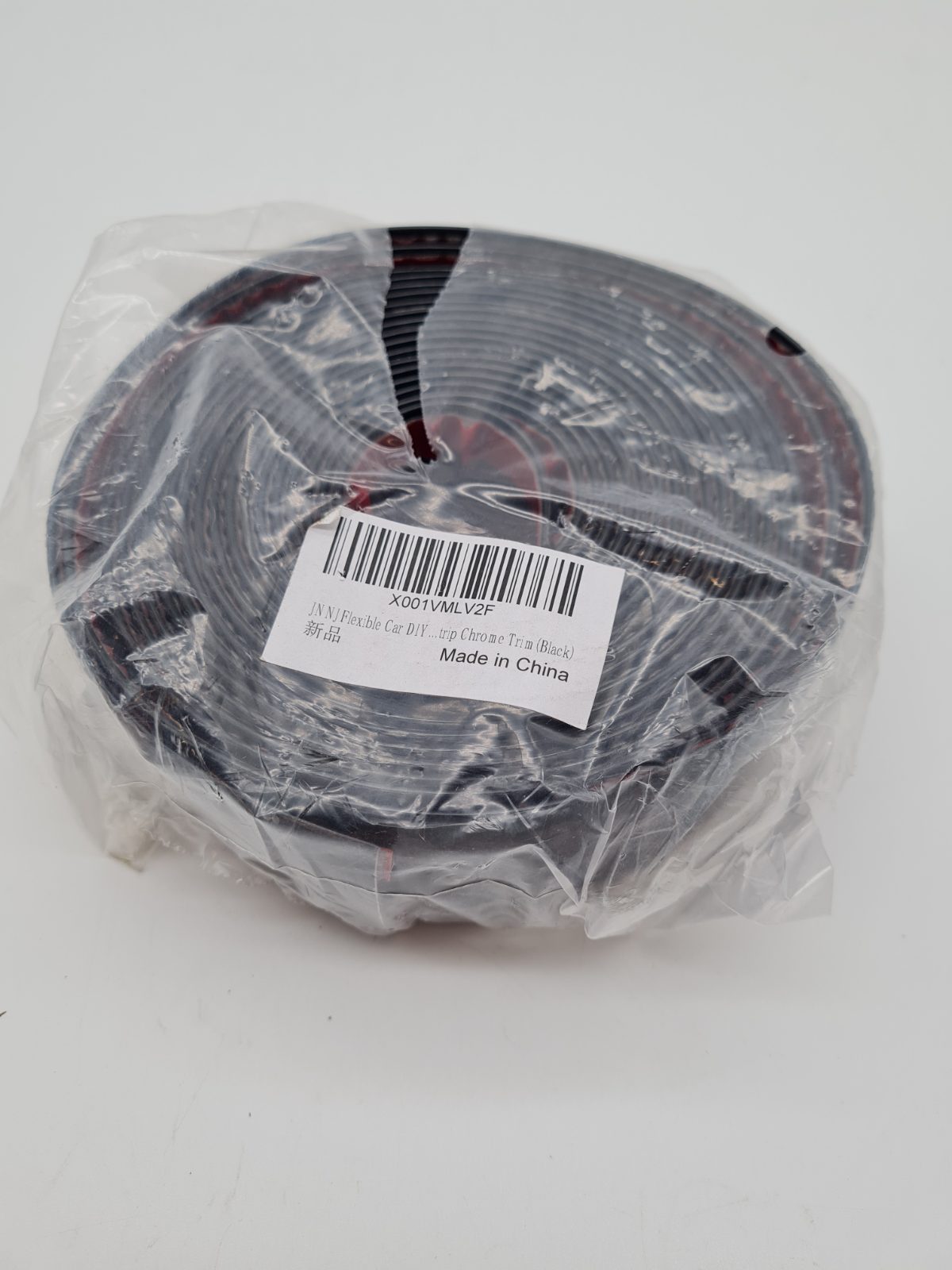 Flexible self-adhesive car trim strip — photograph 3
