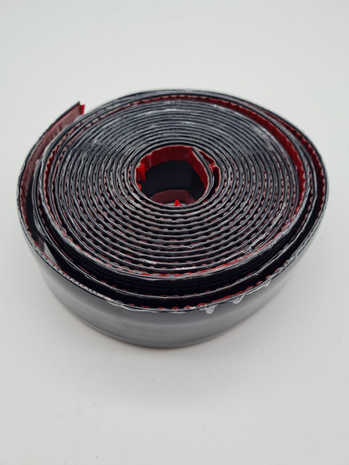 Flexible self-adhesive car trim strip — photograph 2