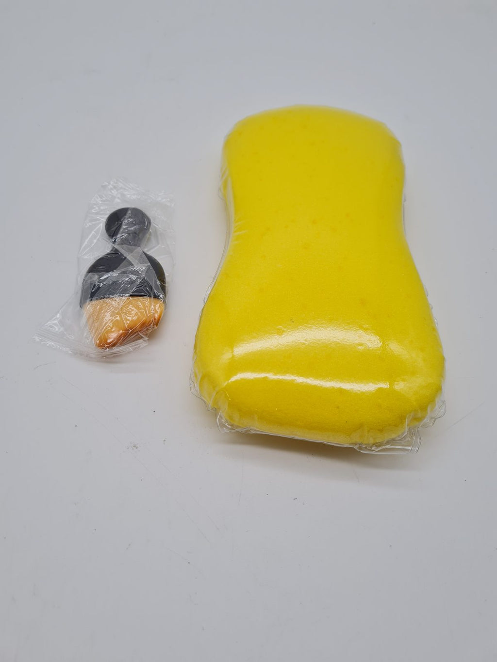 Car Interior Cleaning Sponge and Detailing Brush Set — photograph 1