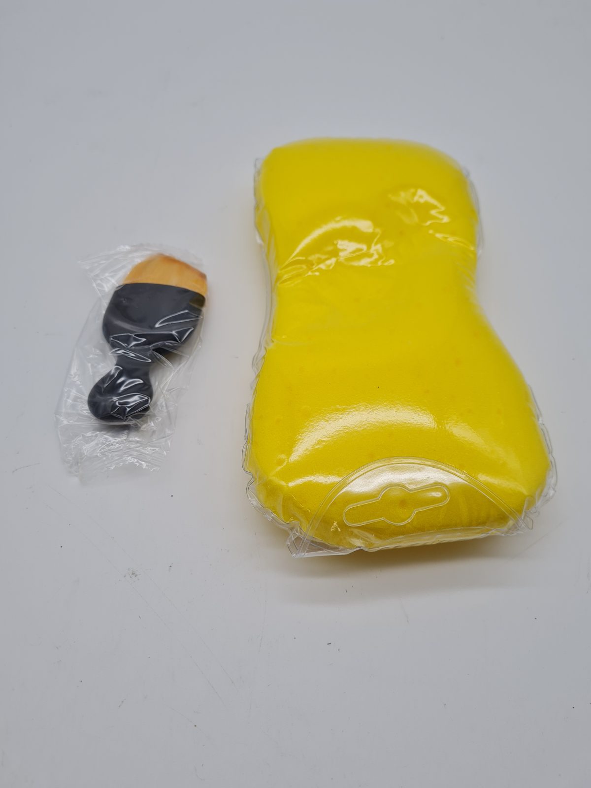 Car Interior Cleaning Sponge and Detailing Brush Set — photograph 2