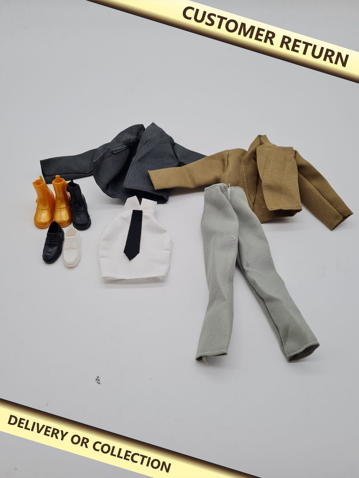 Doll Clothing and Footwear Assortment — photograph 1 — Customer return; auction delivery information shown on image