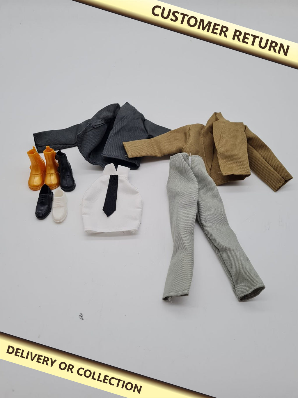 Doll Clothing and Footwear Assortment — photograph 1 — Customer return; auction delivery information shown on image