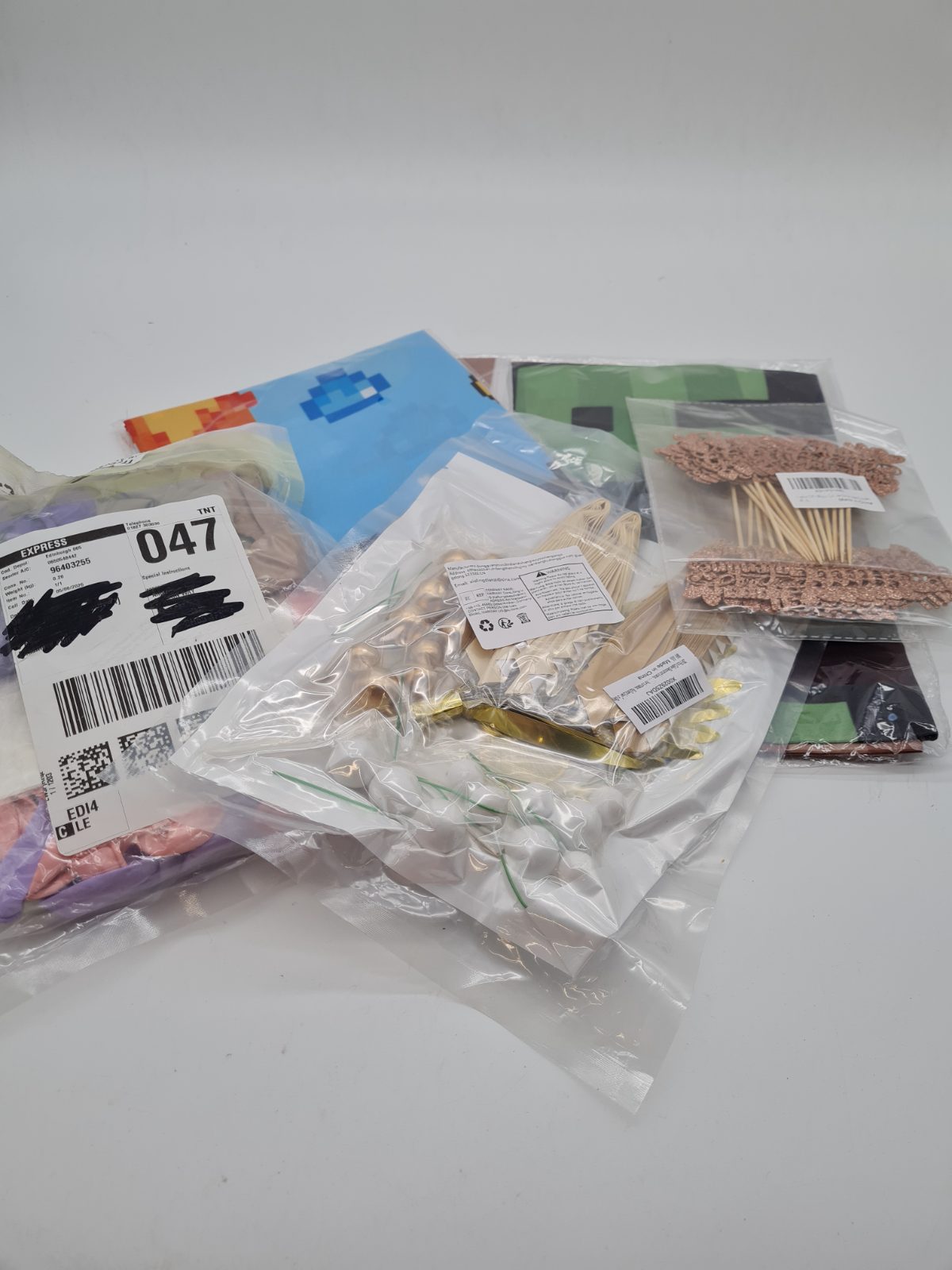 5 piece mixed party bits — photograph 1
