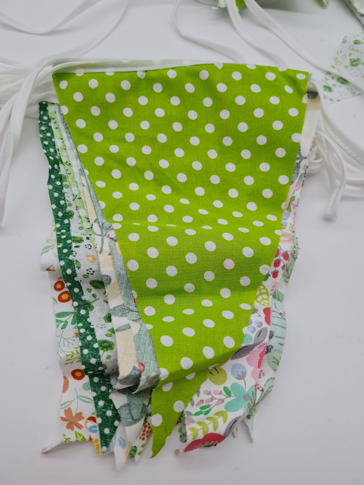 Fabric bunting garland — photograph 1