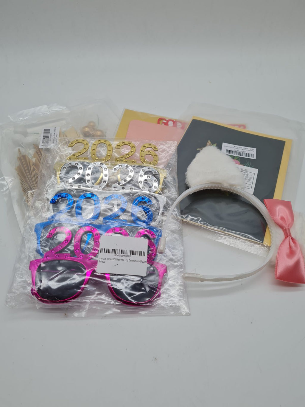 Mixed bundles of party bits — photograph 2