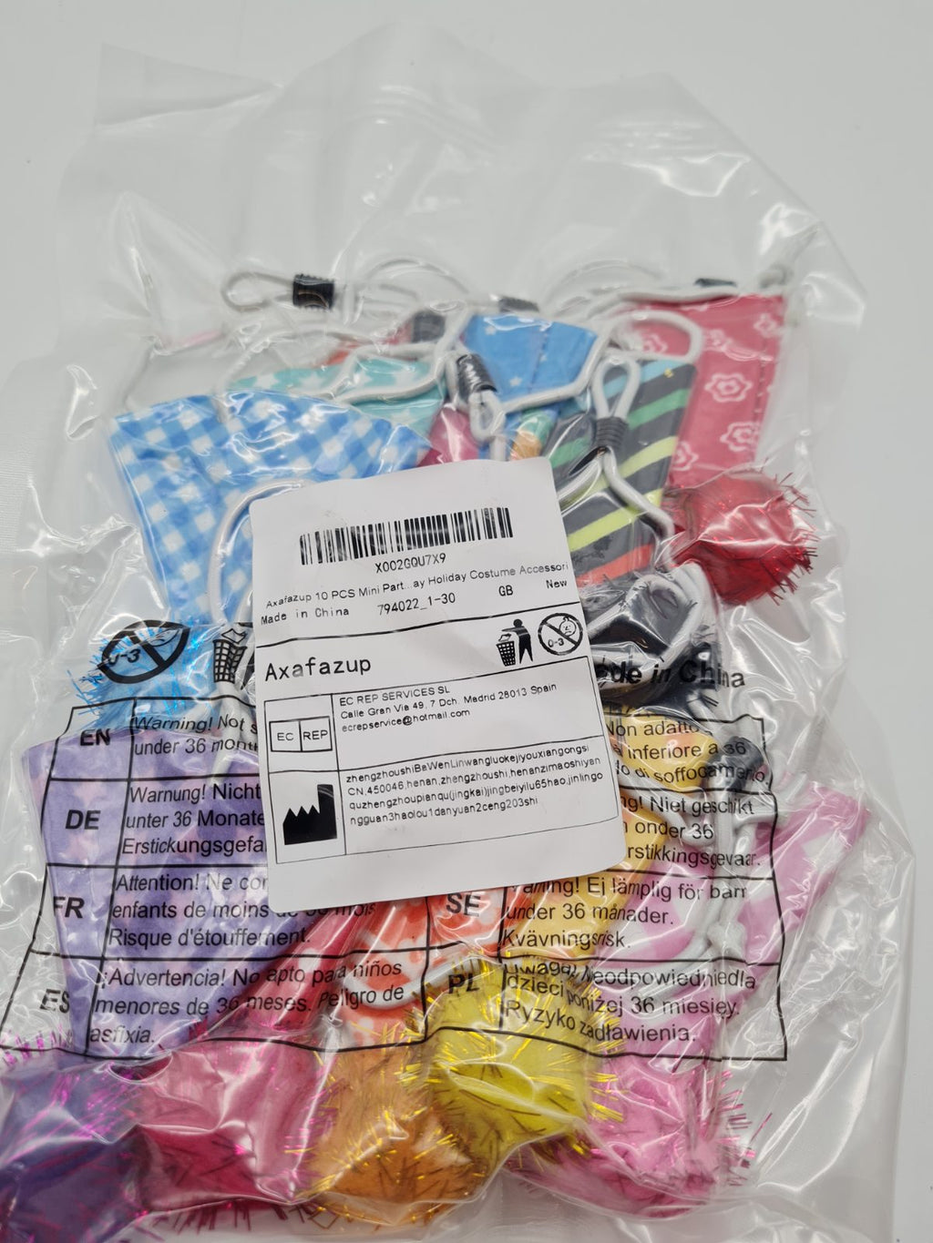 Set of 10 Mini Pet Party Hats — photograph 3