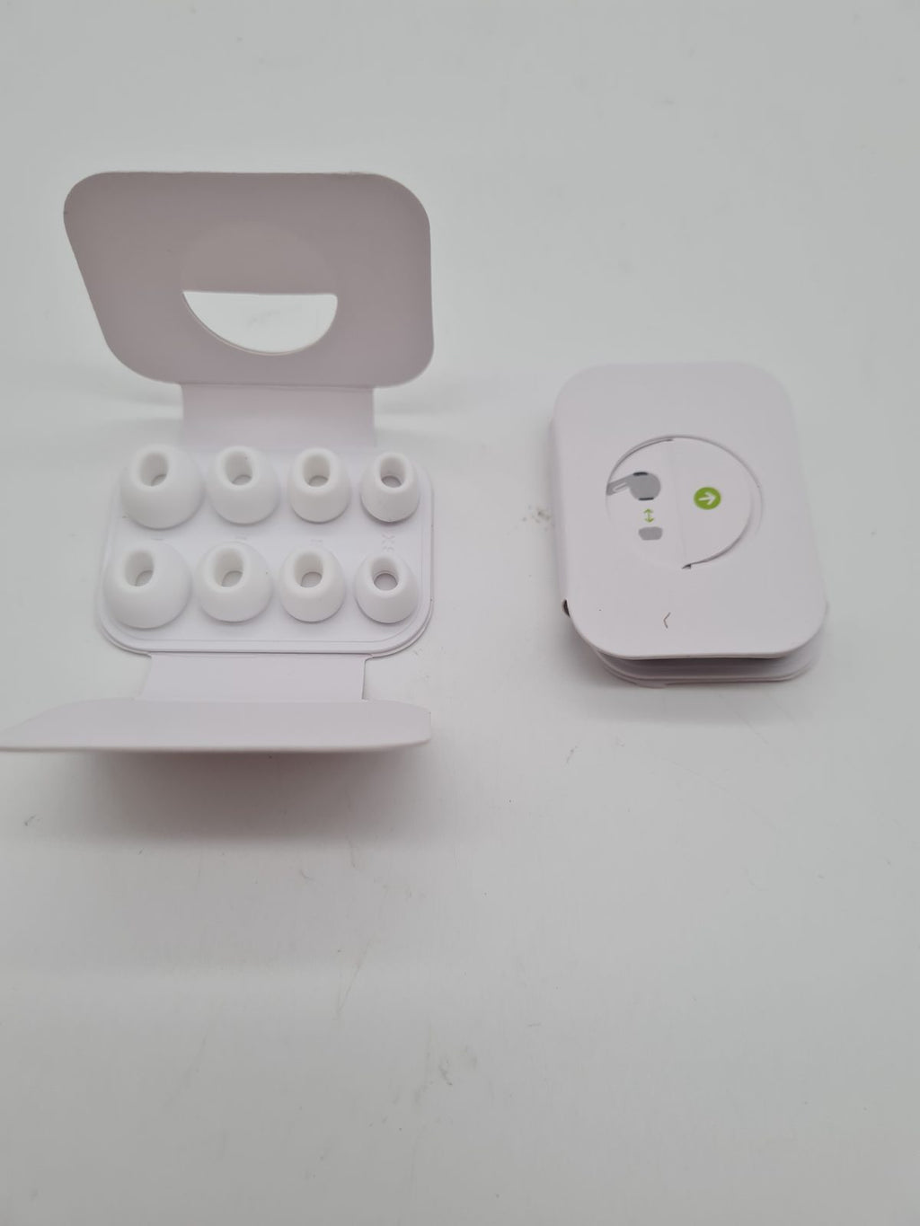 Replacement Earbud Tips, 8 Pairs in XS/S/M/L — photograph 2