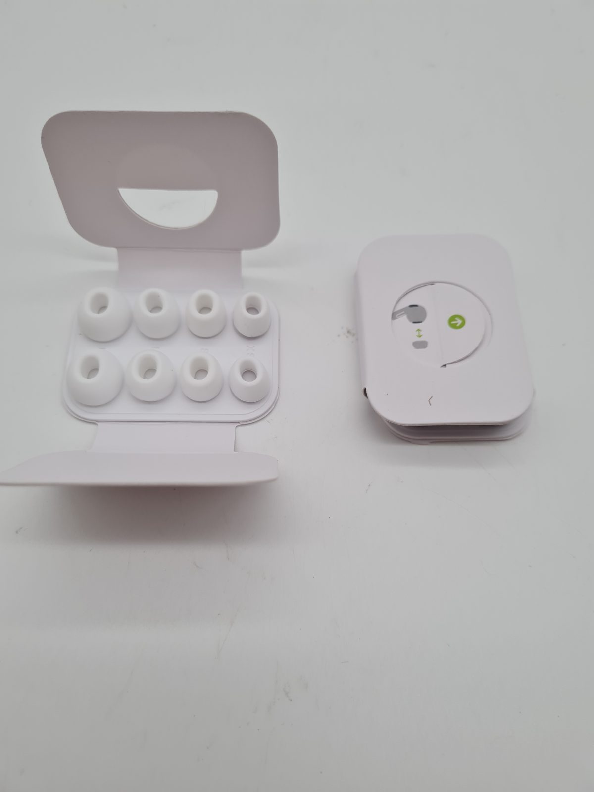 Replacement Earbud Tips, 8 Pairs in XS/S/M/L — photograph 2