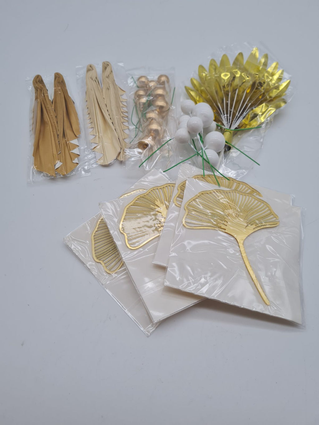Assorted Botanical Cake Topper Decoration Set 29 pcs — photograph 1
