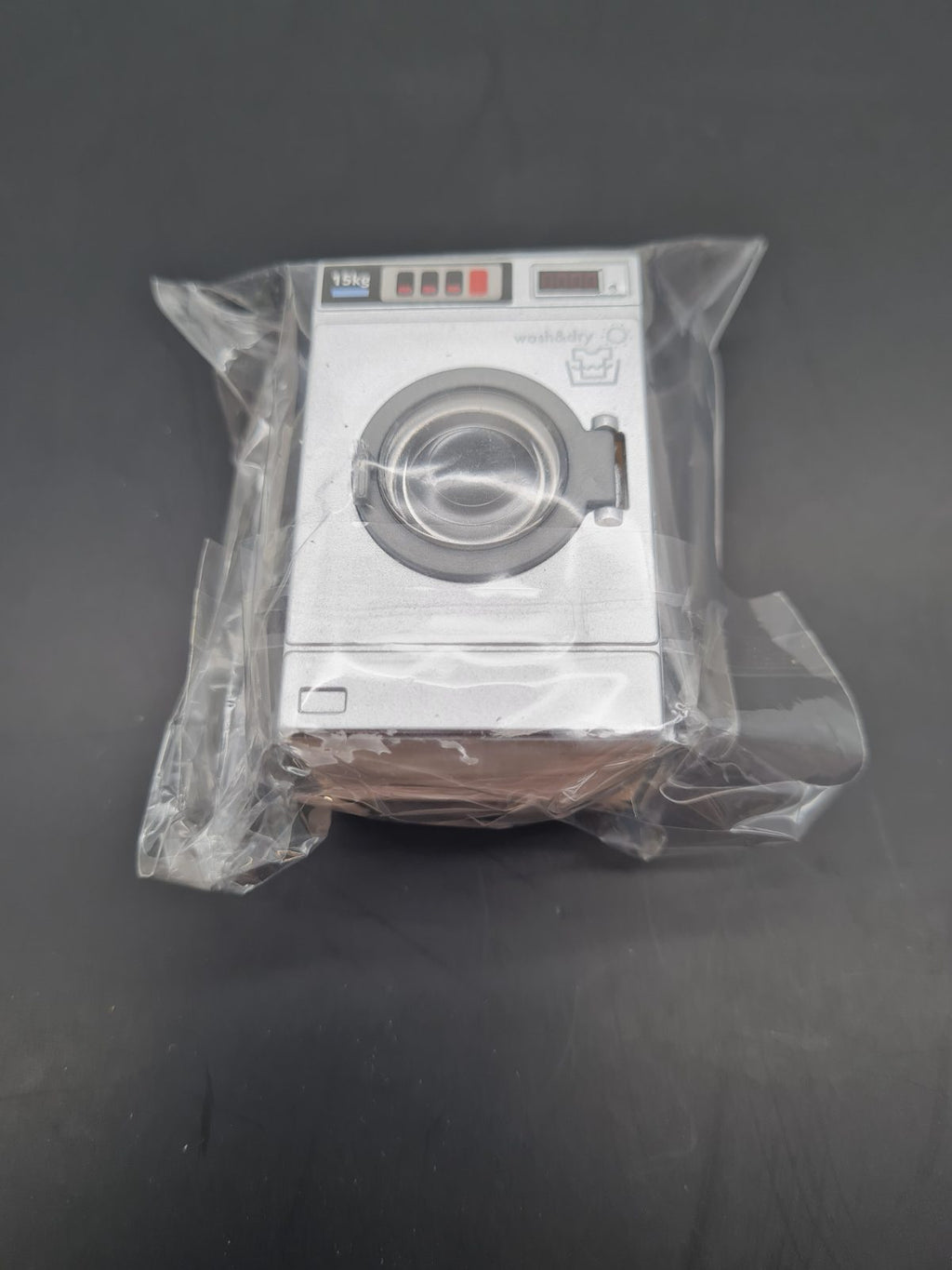 Miniature Dollhouse Washing Machine Accessory — photograph 1
