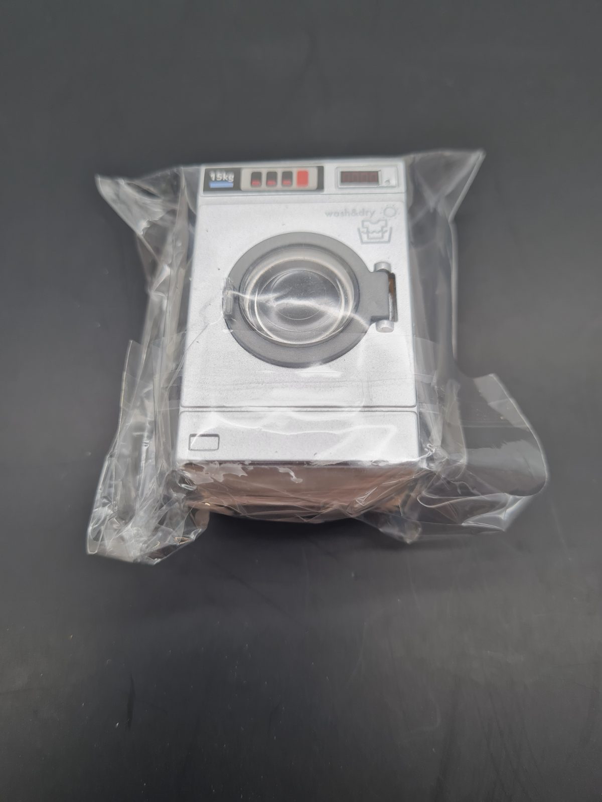 Miniature Dollhouse Washing Machine Accessory — photograph 1