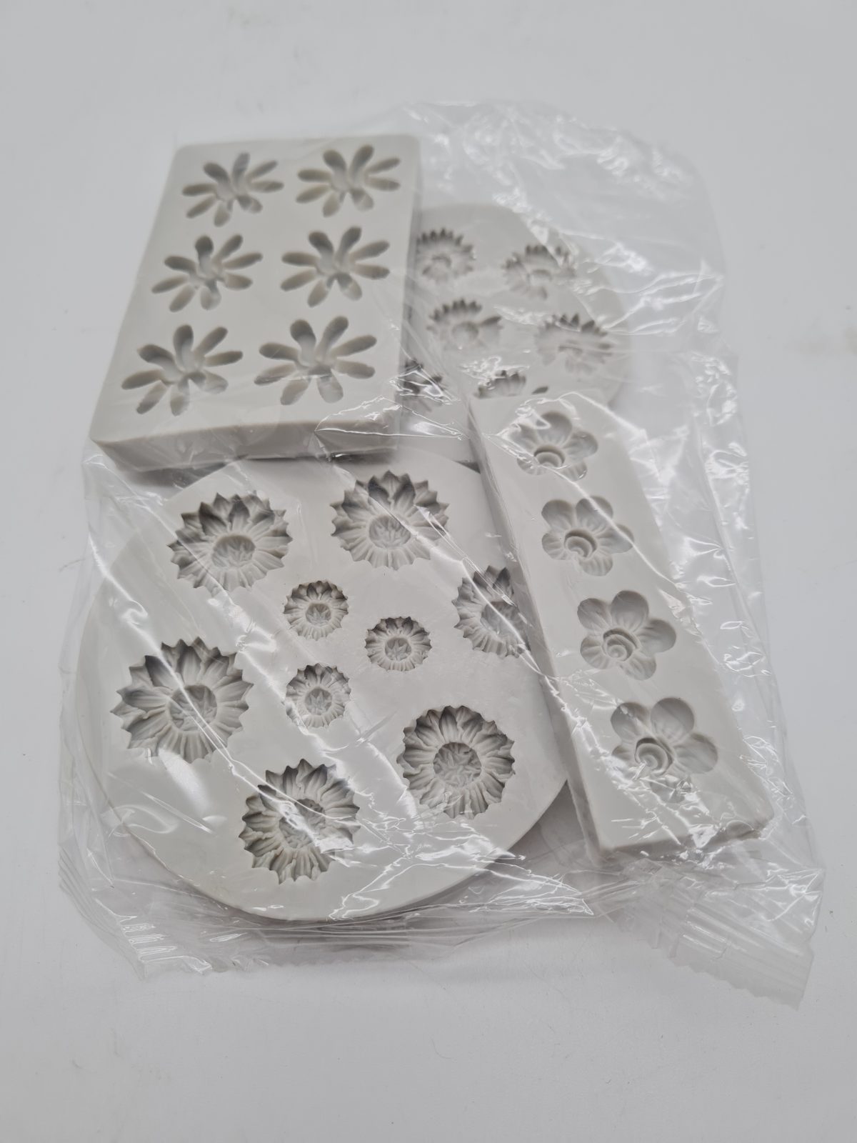 Set of 4 Flower-Shaped Silicone Craft Moulds — photograph 2