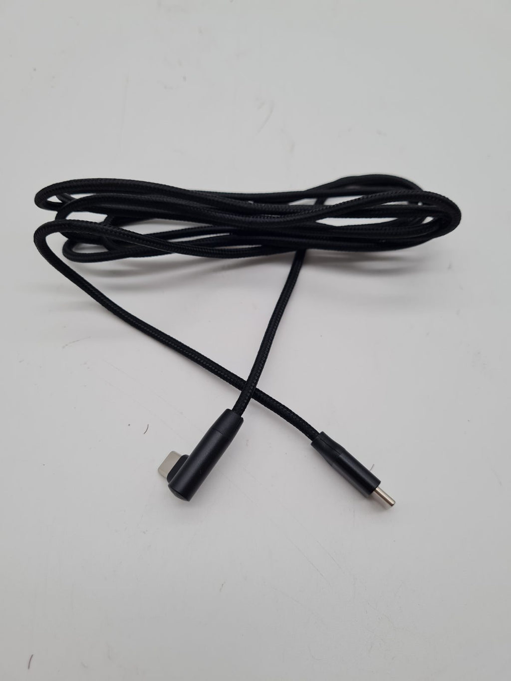 USB-C to Right-Angled Lightning Cable for mac book pro — photograph 1