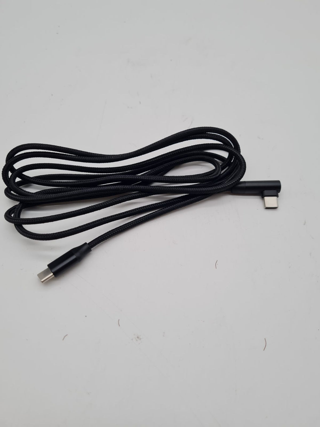 USB-C to Right-Angled Lightning Cable for mac book pro — photograph 2