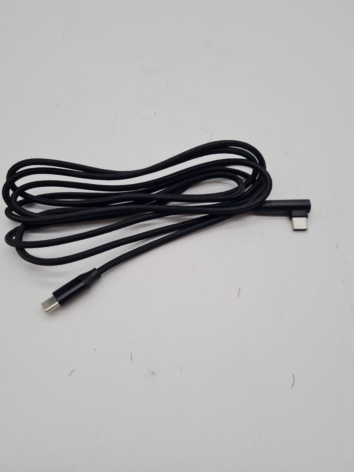 USB-C to Right-Angled Lightning Cable for mac book pro — photograph 2
